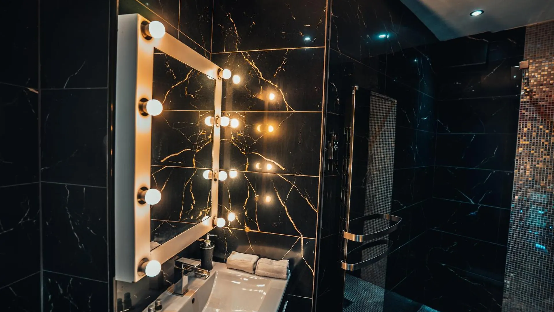 Διαμέρισμα Le Cabaret Vip Spa Λυών