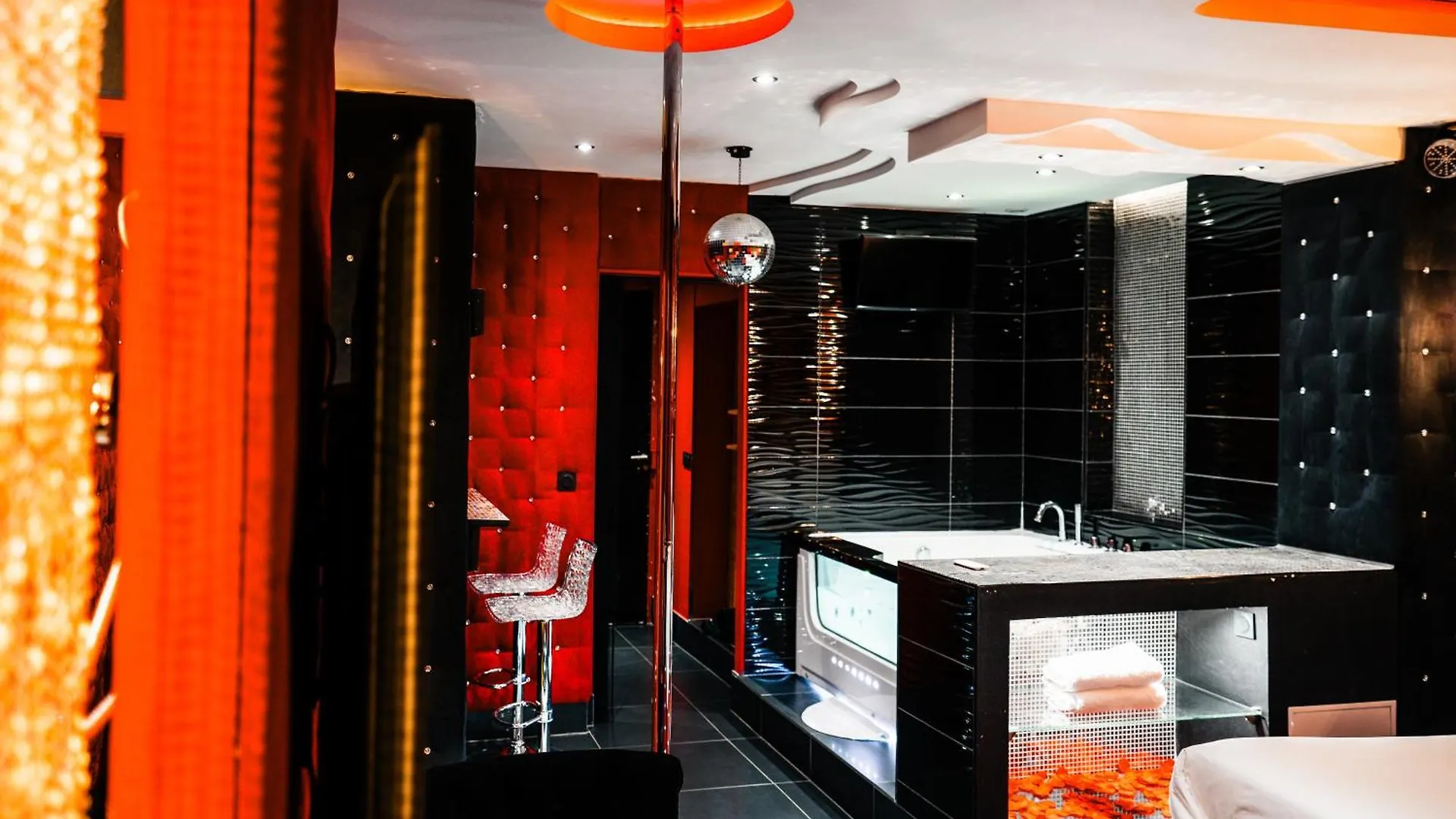Le Cabaret Vip Spa Λυών