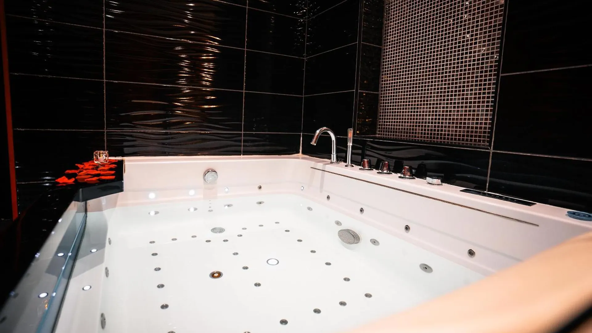 Le Cabaret Vip Spa Lyon Apartment