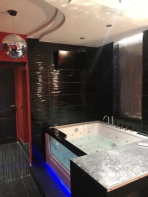 Le Cabaret Vip Spa Lyon 0*,  France