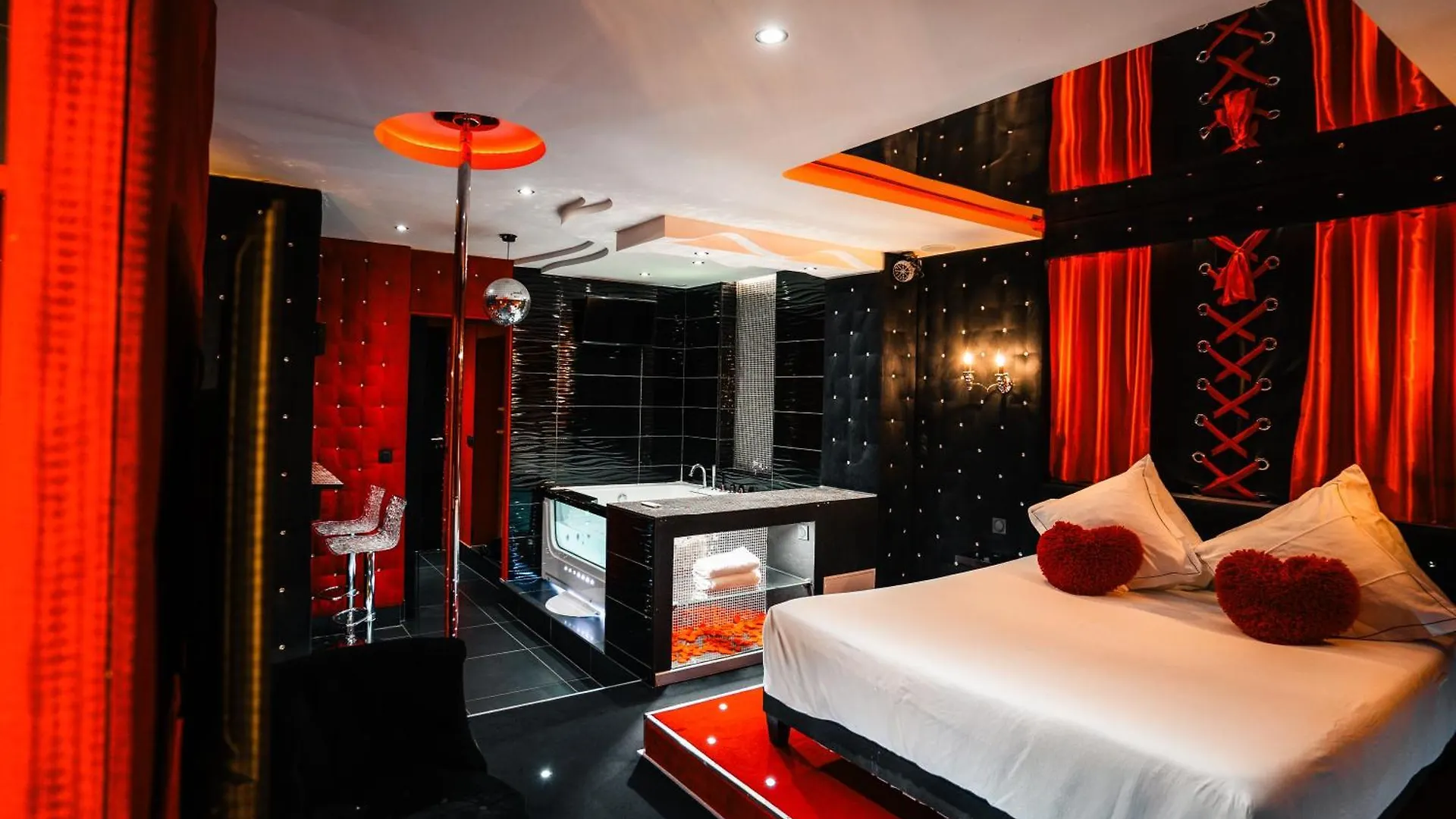 Le Cabaret Vip Spa Lyon 0*,  France
