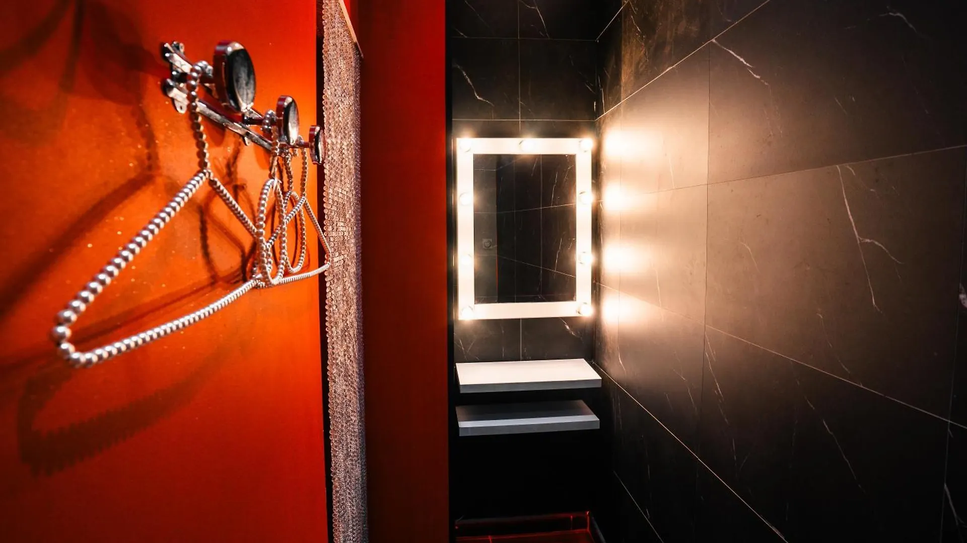 Le Cabaret Vip Spa Lyon Apartment