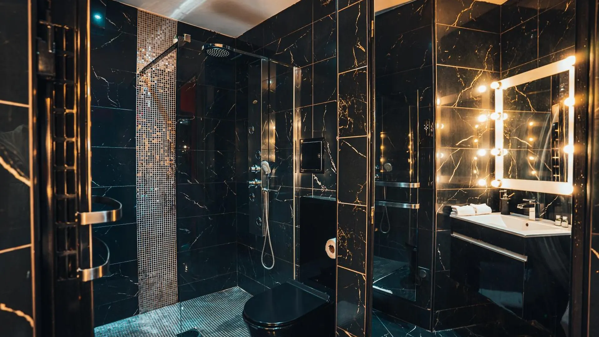Le Cabaret Vip Spa Lyon 0*,